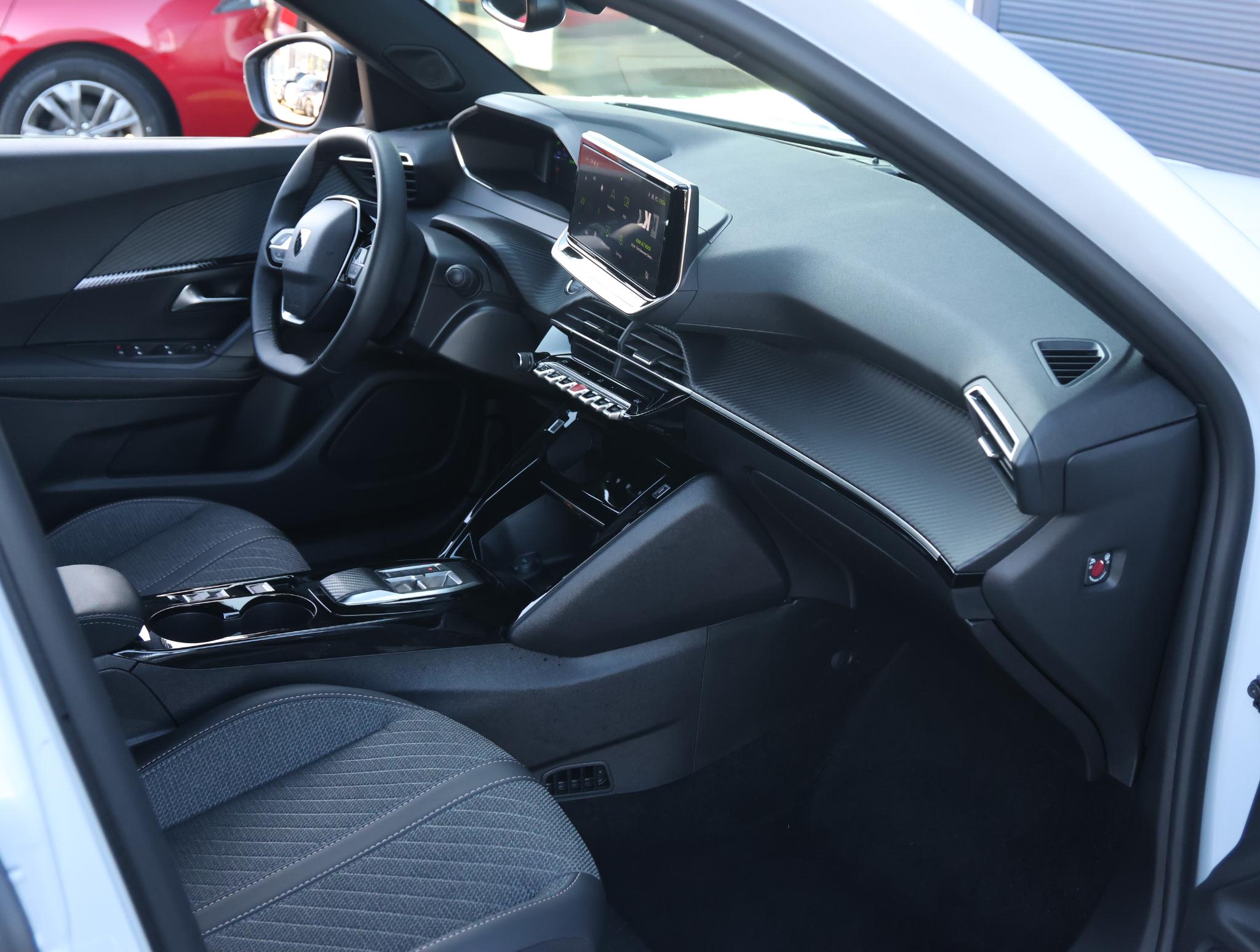 Peugeot e-2008