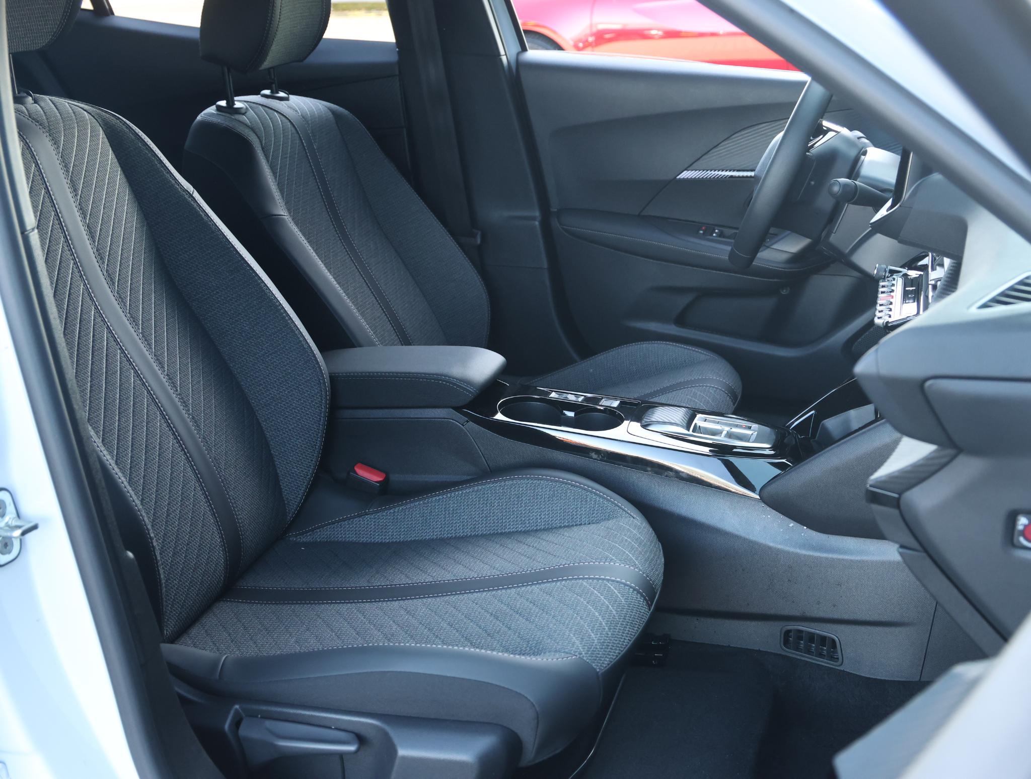 Peugeot e-2008
