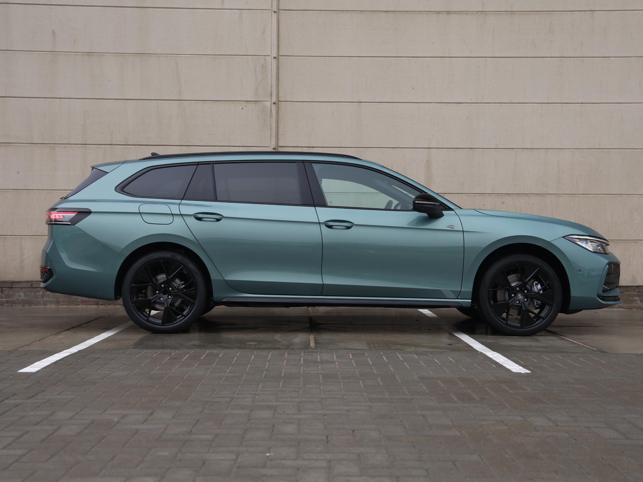 Volkswagen Passat Variant R-Line Edition 1.5 eHybrid 204 PK - Afbeelding 2