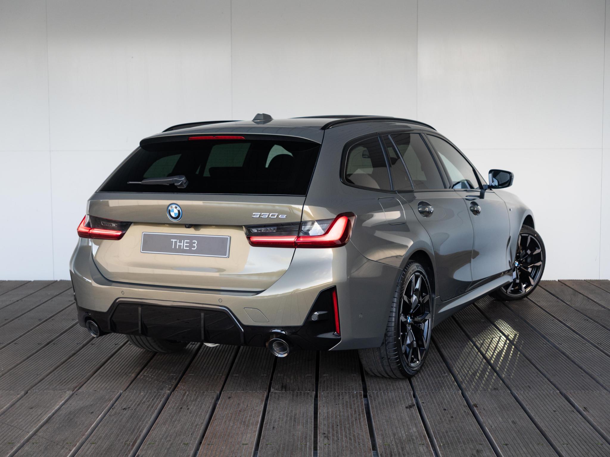 BMW 3 Serie Touring 330e - Afbeelding 2