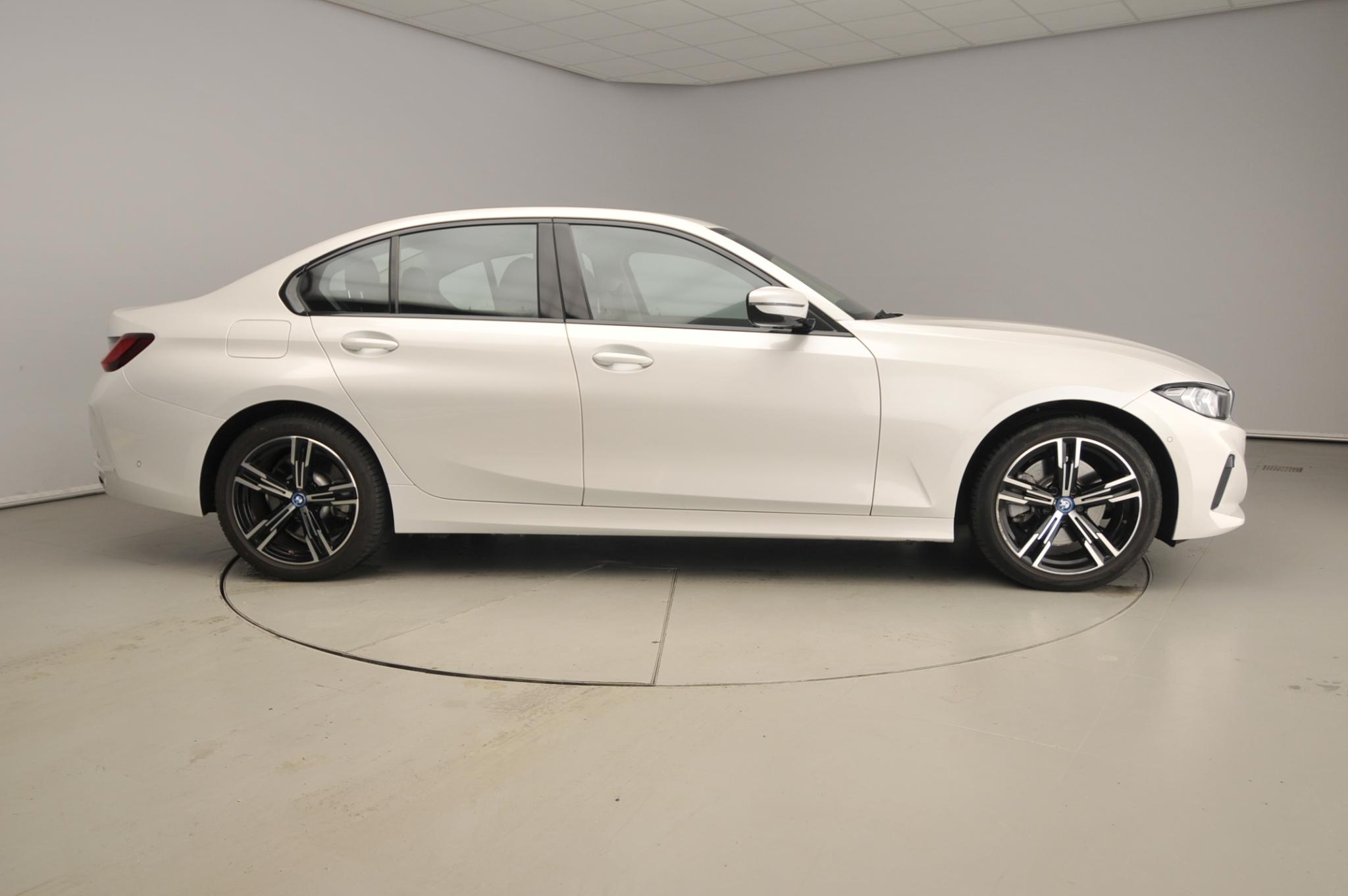 BMW 3 Serie Sedan 320e - Afbeelding 4