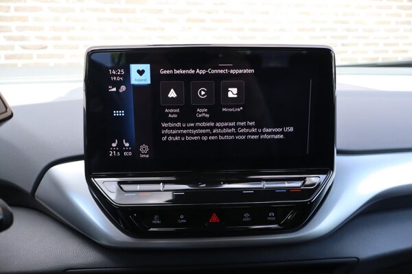 Apple Carplay/Android Auto Apple Carplay/Android Auto