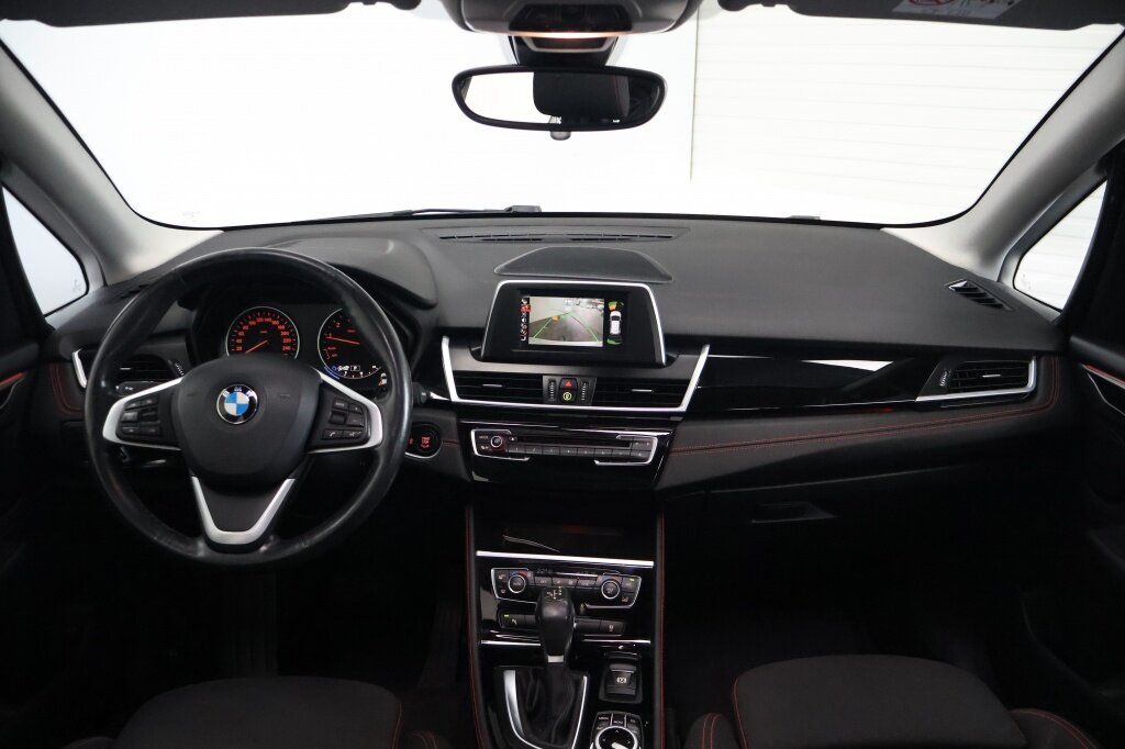 BMW 2 Serie Active Tourer 220i Executive Sport Automaat | Trekhaak | Panoramadak | LED - Afbeelding 2