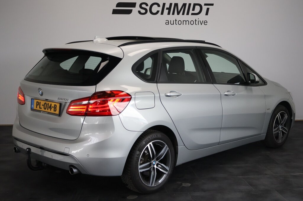 BMW 2 Serie Active Tourer 220i Executive Sport Automaat | Trekhaak | Panoramadak | LED - Afbeelding 3