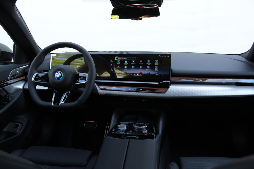 BMW i5 12
