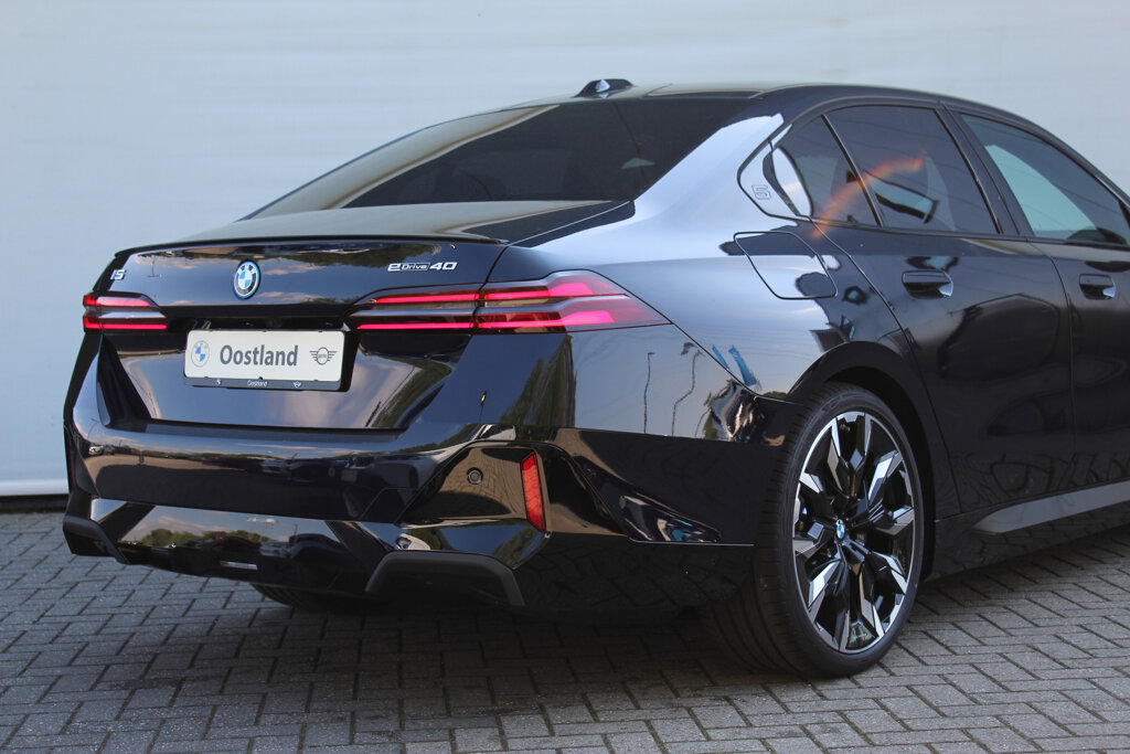 BMW i5 15