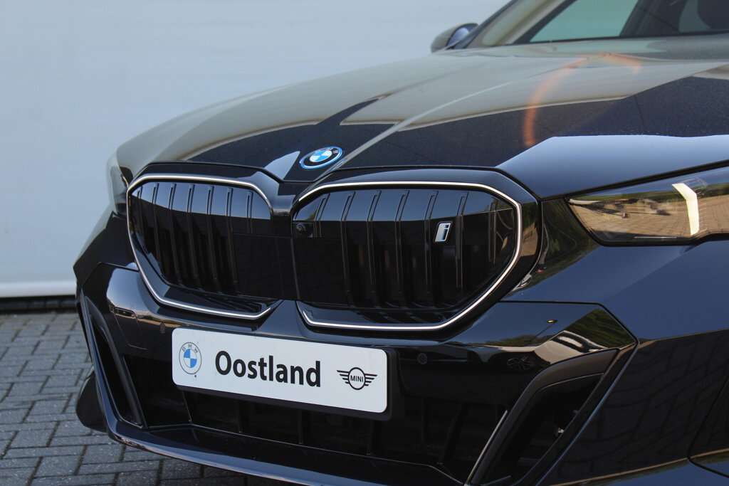 BMW i5 19