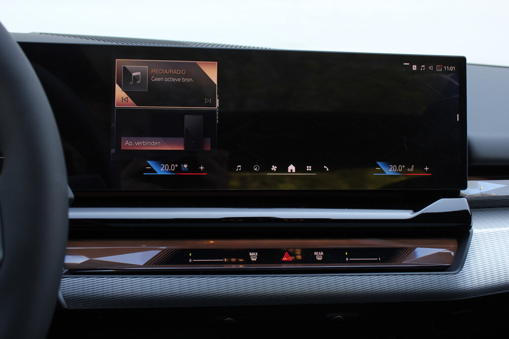 BMW i5 21
