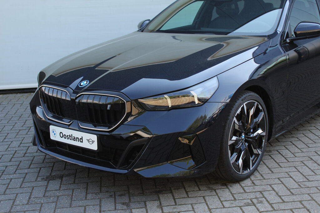 BMW i5 24