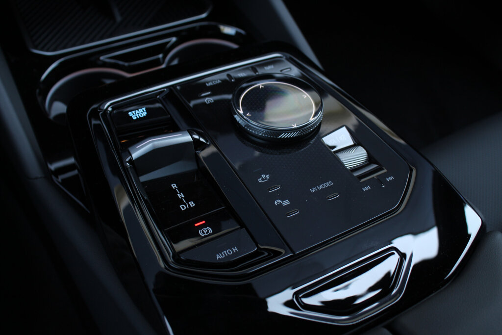 BMW i5 25