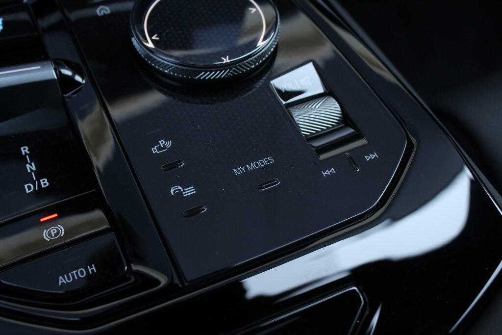 BMW i5 27