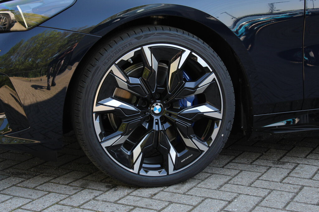 BMW i5 31