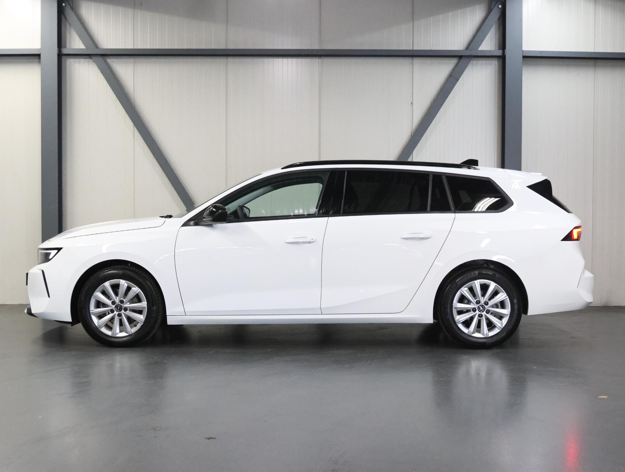 Opel Astra Sports Tourer 1.2 110PK Business Edition - Afbeelding 2