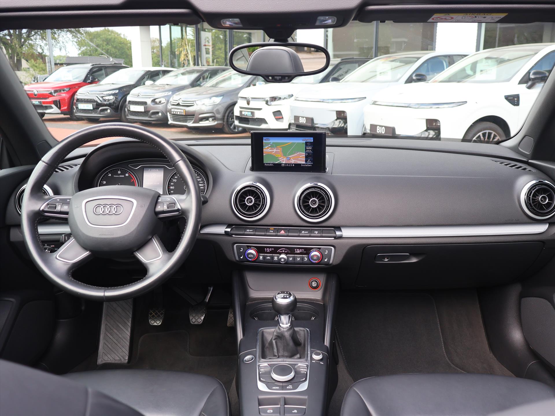 Audi A3 1.4 TFSI 140PK CoD Ambiente, Rijklaarprijs | Navigatie | 17 inch Lichtmetalen wielen | Bluetooth telefoonsysteem - Afbeelding 5