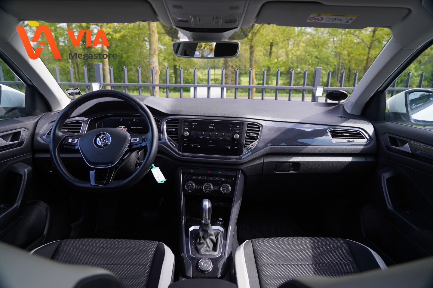 Volkswagen T-Roc 2.0 TSi 4Motion SPORT | LED | Camera | Stoel + Stuurverw. | 17" LM Automaat - Afbeelding 2