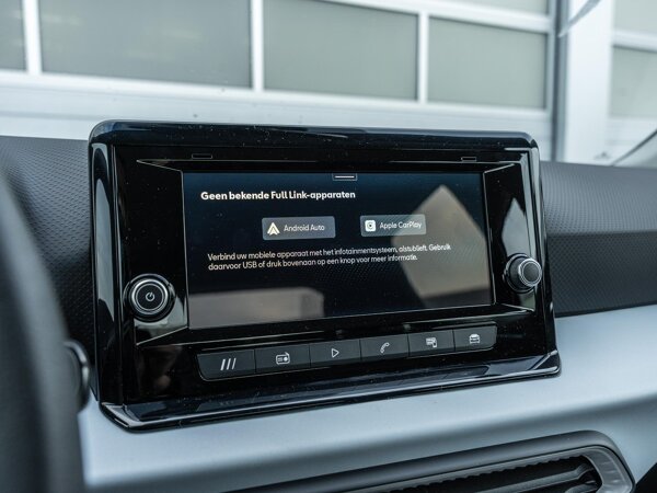 Apple Carplay/Android Auto Apple Carplay/Android Auto