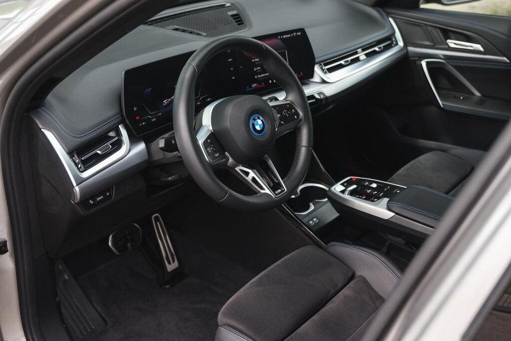 BMW iX1 8