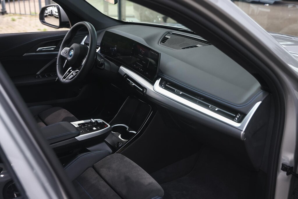 BMW iX1 9