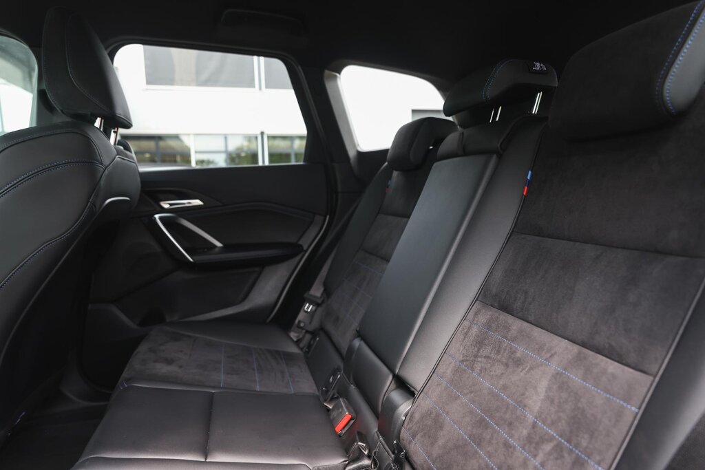 BMW iX1 10