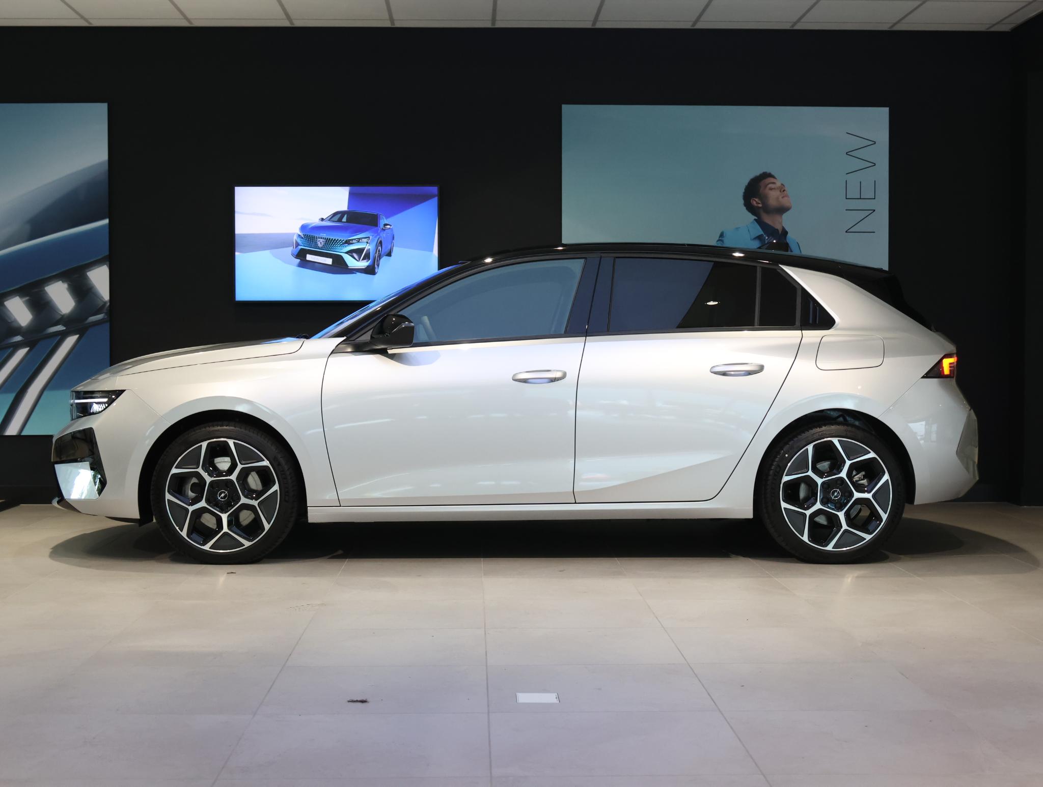 Opel Astra Ultimate Plug In Hybrid 195 pk Automaat - Afbeelding 2
