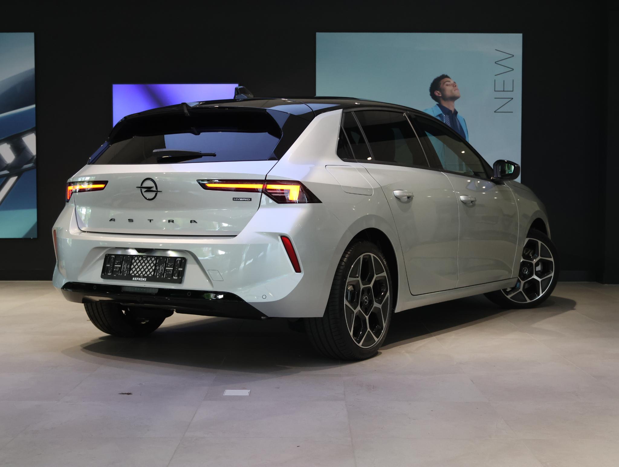 Opel Astra Ultimate Plug In Hybrid 195 pk Automaat - Afbeelding 3