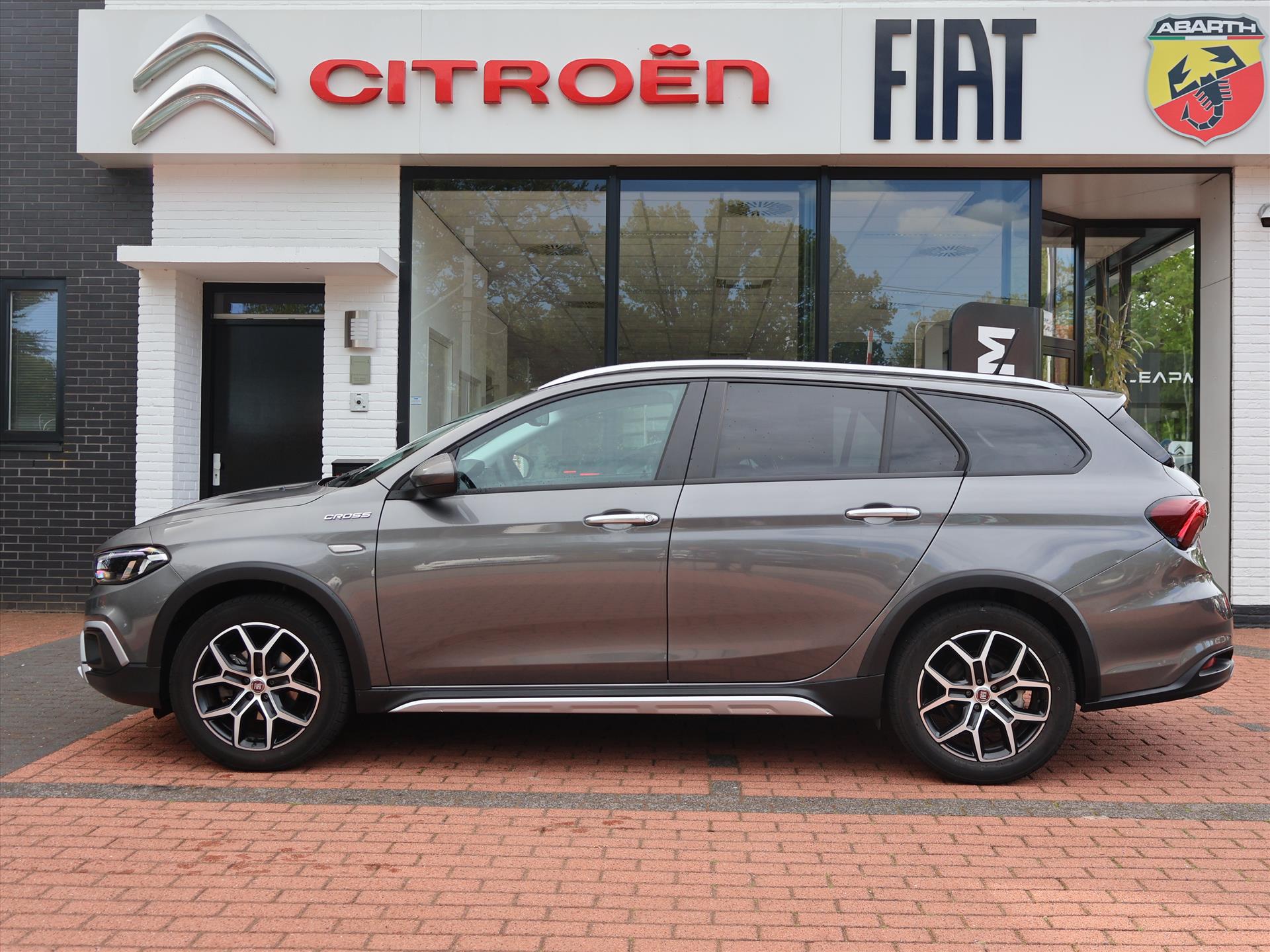 Fiat Tipo Cross New Stationwagon 1.5 Hybrid 130PK DCT-7 Automaat Cross, Rijklaarprijs | Navigatie | Trekhaak afn. | Camera | DAB+ - Afbeelding 2