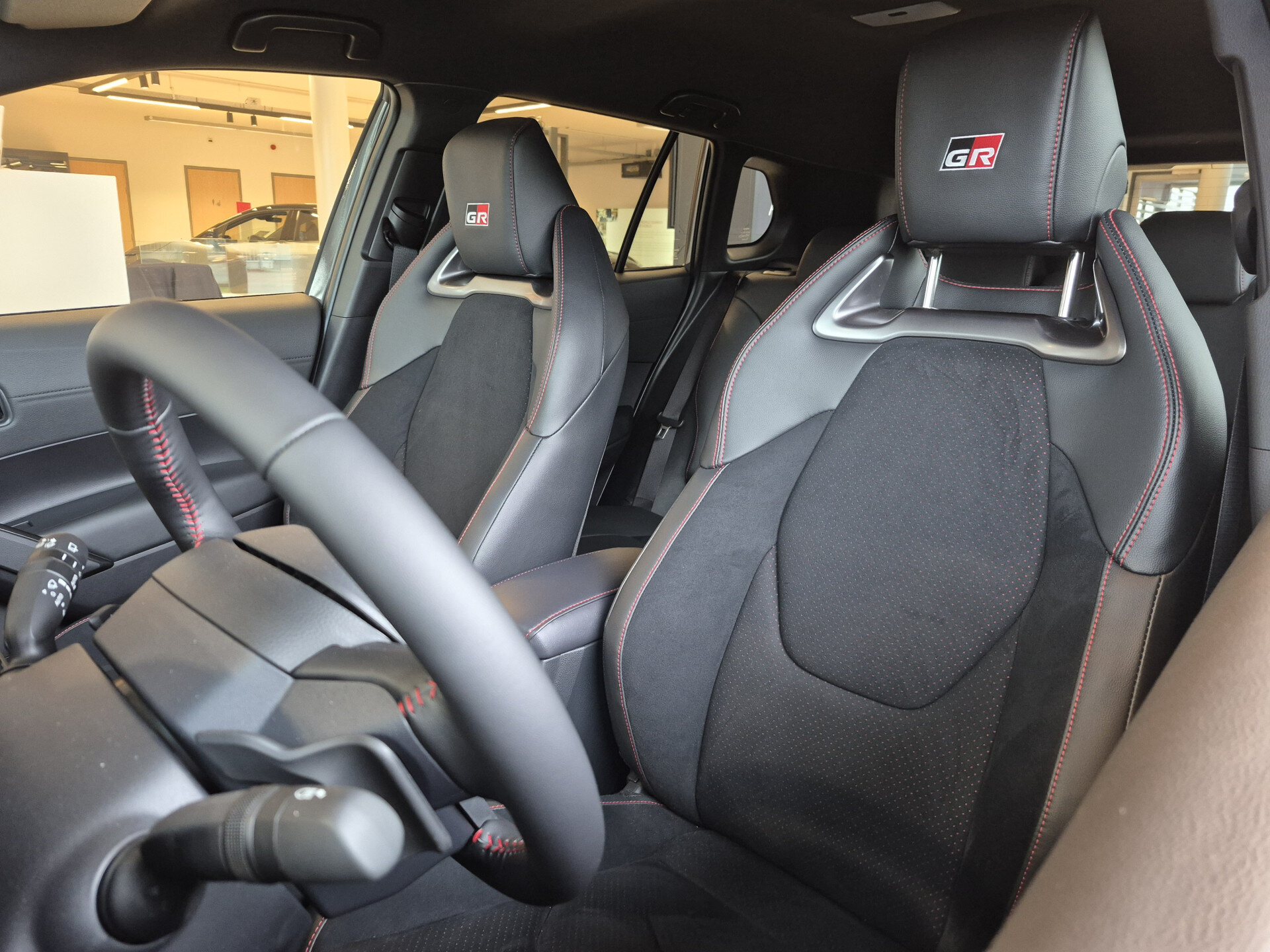 Toyota Corolla Cross Hybrid 180 GR Sport Automaat - Afbeelding 4