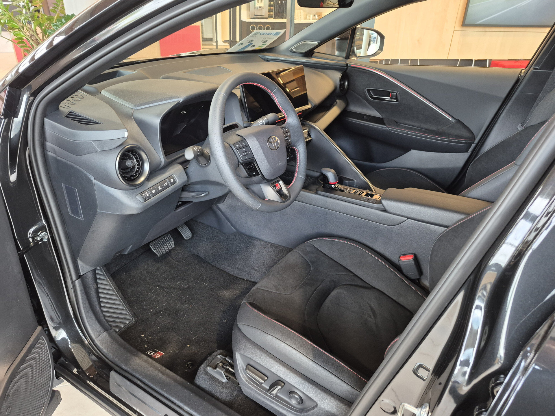 Toyota C-HR 2.0 Plug-in Hybrid 220 Black Edition Automaat - Afbeelding 2