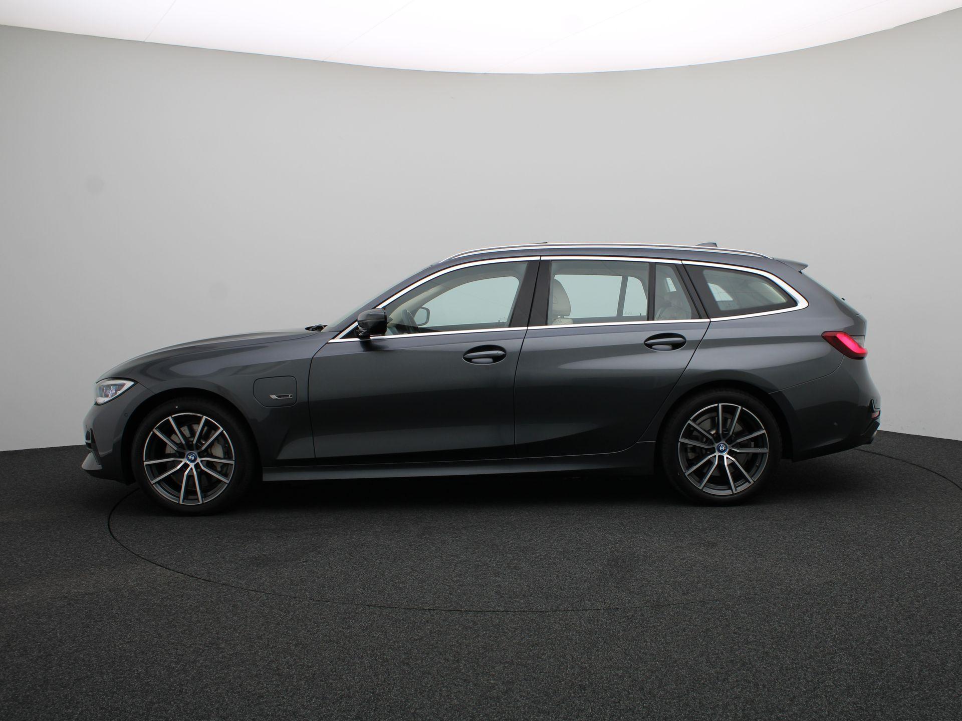 BMW 3 Serie Touring 330e - Afbeelding 4