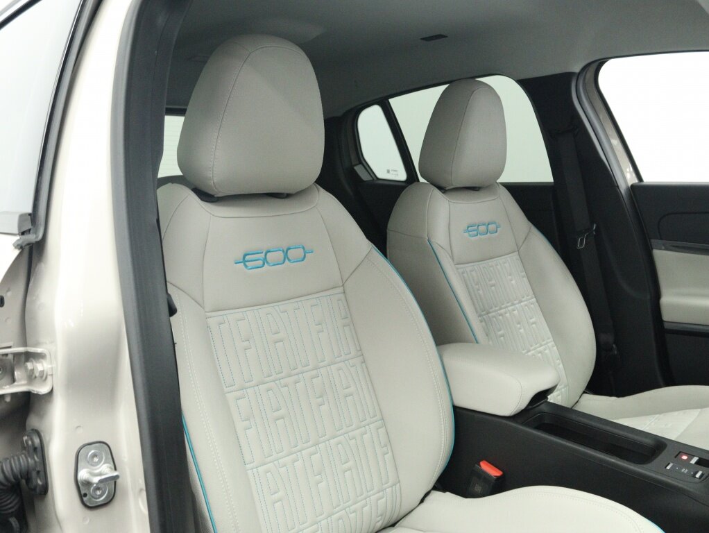 Fiat 600e La Prima 54 kWh | Navigatie | Camera | Stoelmassage | Cruise con - Afbeelding 3