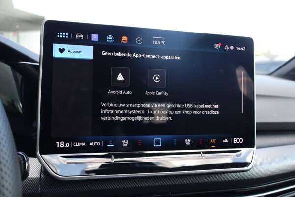 Apple Carplay/Android Auto Apple Carplay/Android Auto