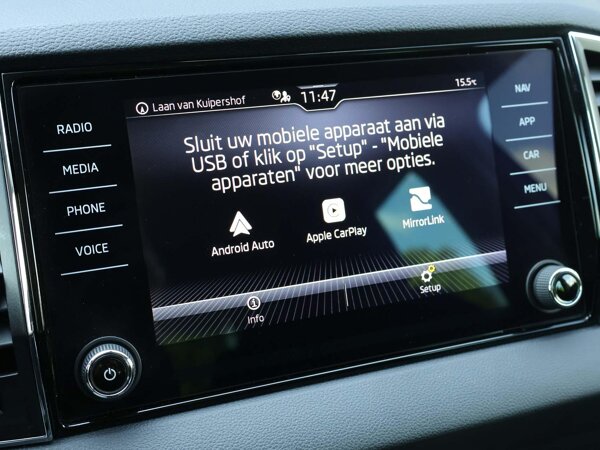 Apple Carplay/Android Auto Apple Carplay/Android Auto