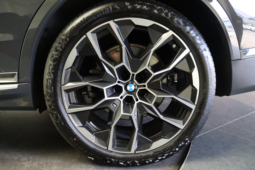BMW X7 10