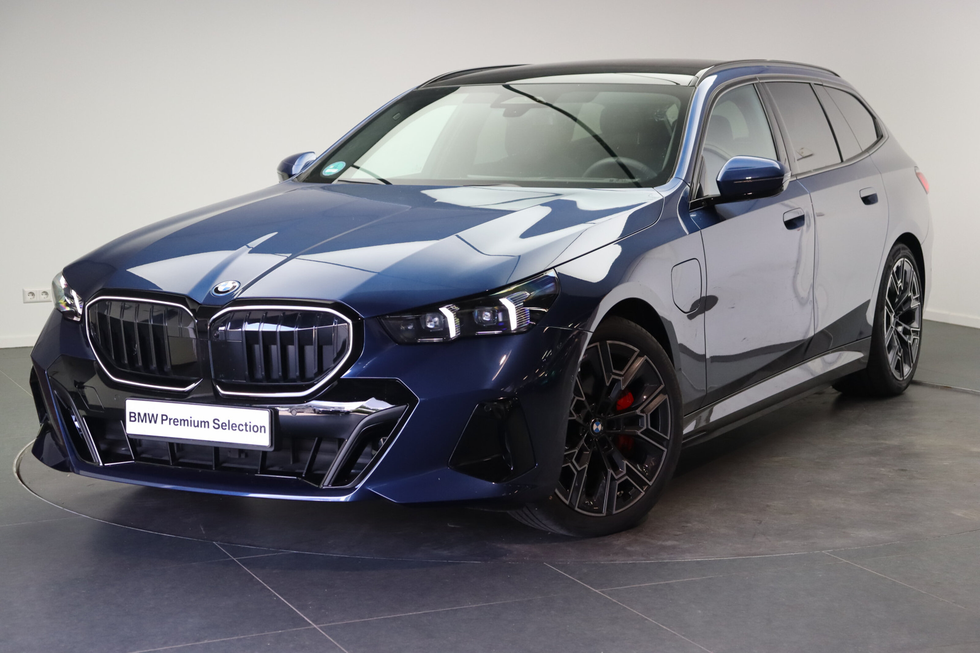BMW 5 Serie Touring 550e xDrive M Sport Automaat