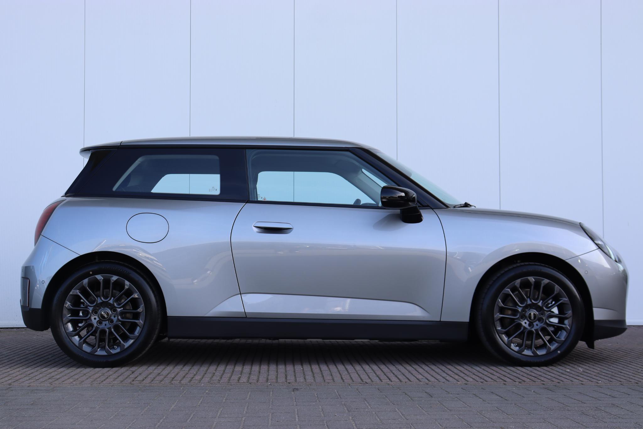MINI 3-Deurs Mini Cooper E Essential 40.7 kWh - Afbeelding 4