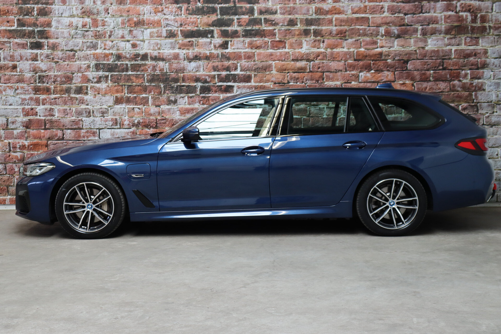BMW 5 Serie Touring 530e High Executive M Sport Pakket Automaat - Afbeelding 3