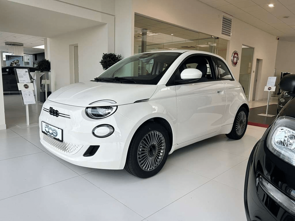 Fiat 500e 3 1 ICON* 42KWH AUTOMAAT* KEY LESS ENTRY *CAMERA - Afbeelding 1