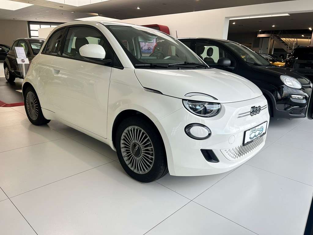 Fiat 500e 3 1 ICON* 42KWH AUTOMAAT* KEY LESS ENTRY *CAMERA - Afbeelding 2