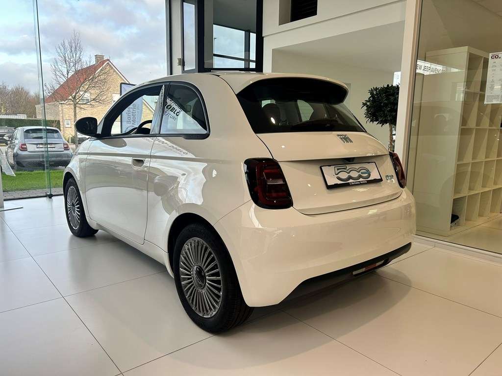 Fiat 500e 3 1 ICON* 42KWH AUTOMAAT* KEY LESS ENTRY *CAMERA - Afbeelding 3