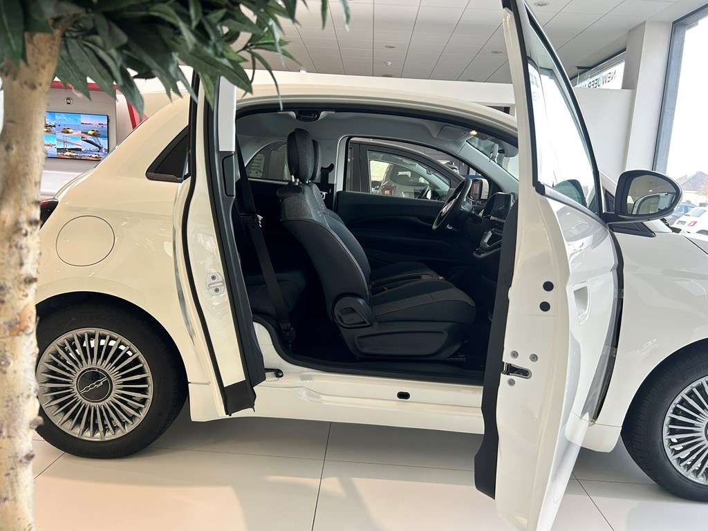 Fiat 500e 3 1 ICON* 42KWH AUTOMAAT* KEY LESS ENTRY *CAMERA - Afbeelding 5