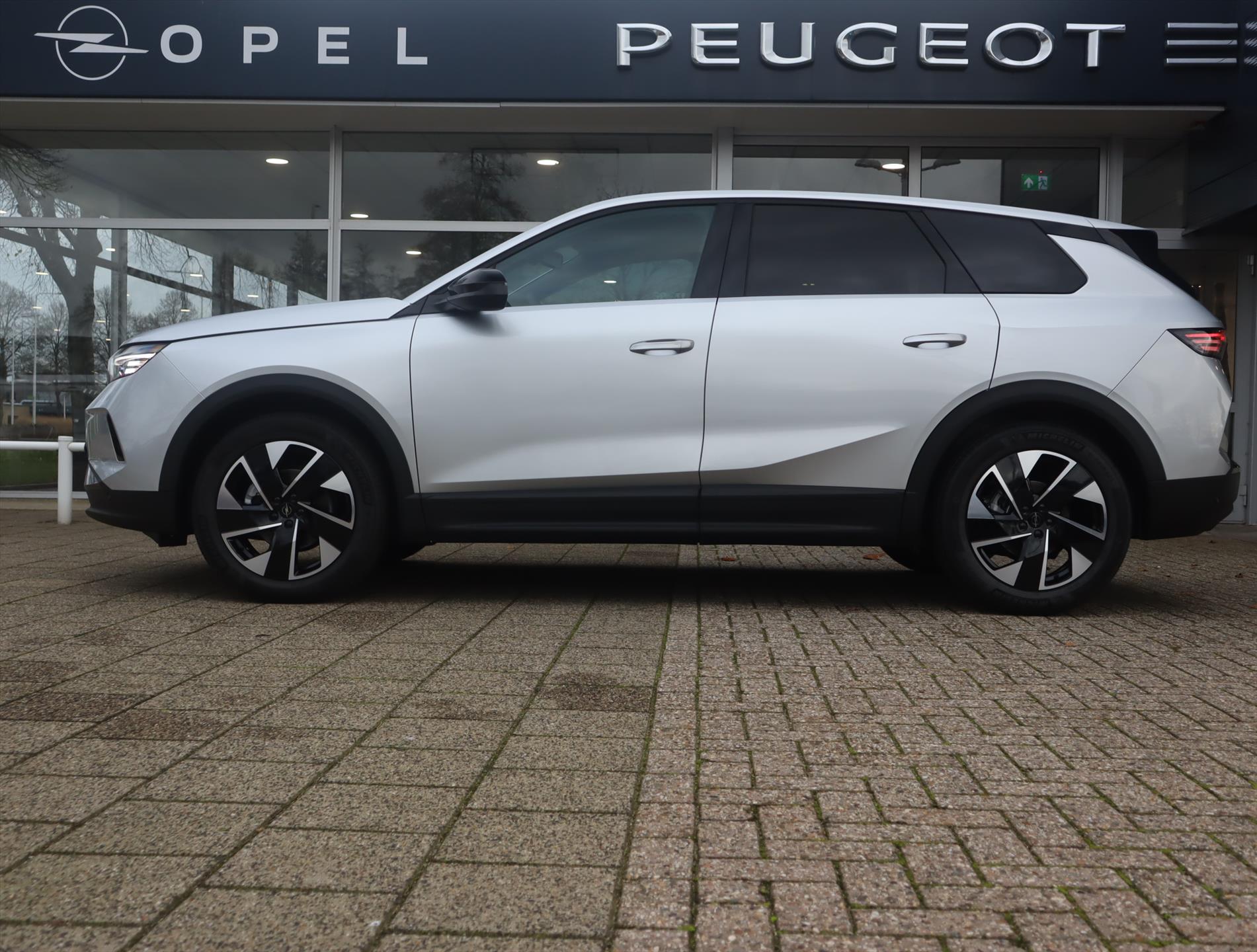 Opel Grandland Business Edition 1.2 Turbo Hybrid 145PK eDCT 6-traps Automaat, Rijklaarprijs, Camera Navigatie LED Adaptieve Cruise - Afbeelding 3