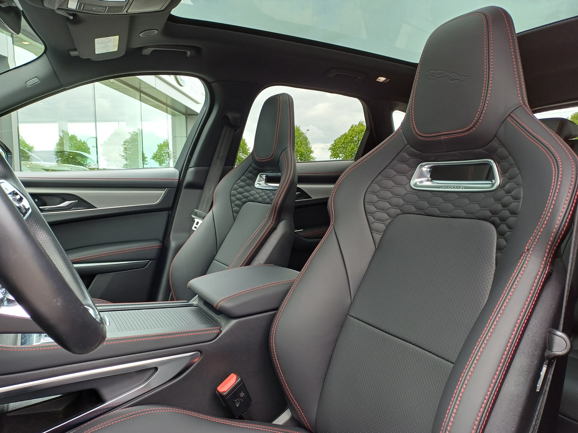 Jaguar F-PACE 3.0 P400 6-cil. AWD R-Dynamic SE - Afbeelding 3