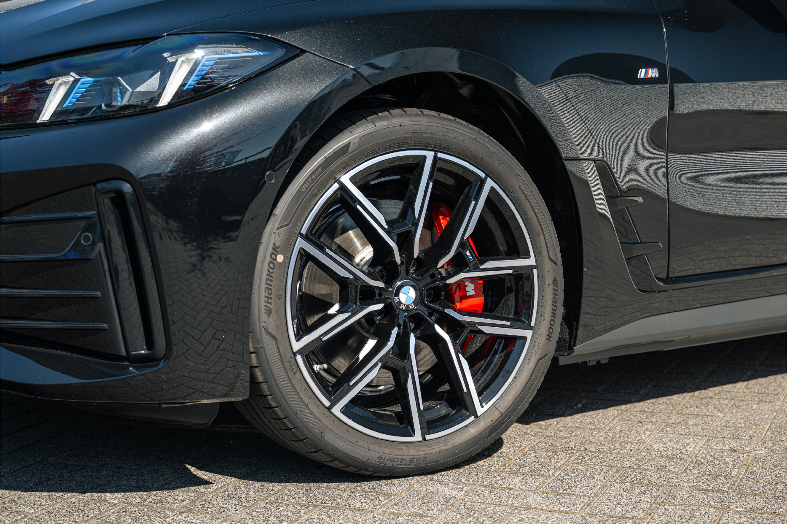 BMW i4 8