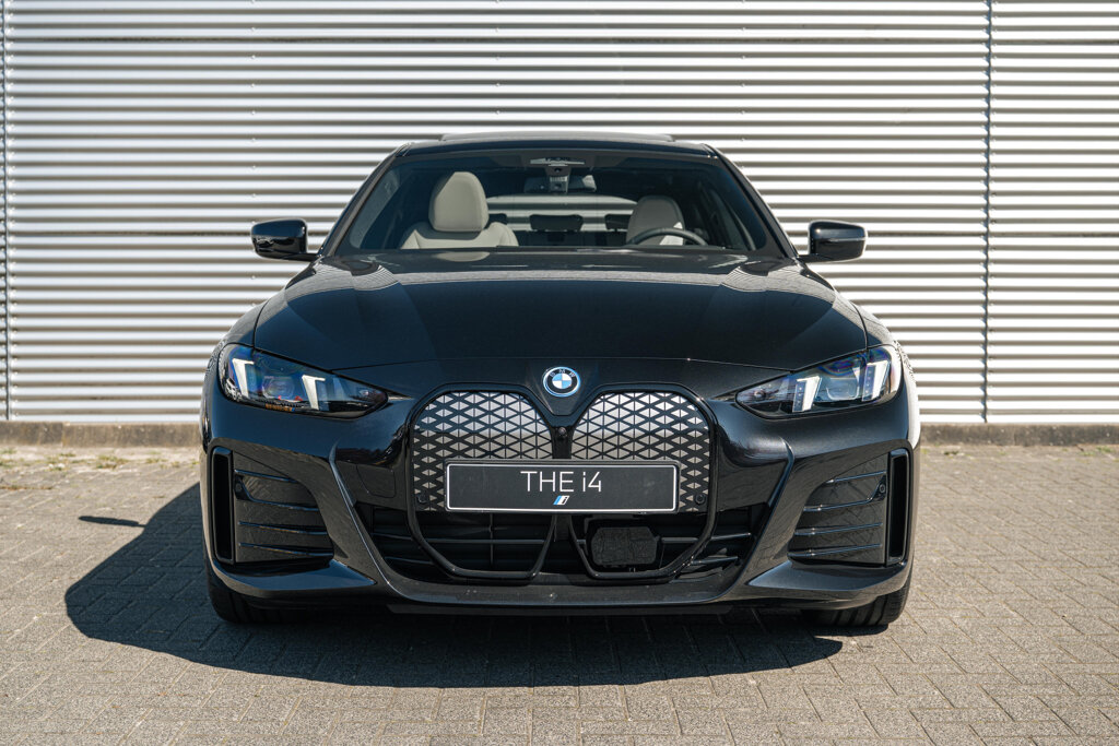 BMW i4 10