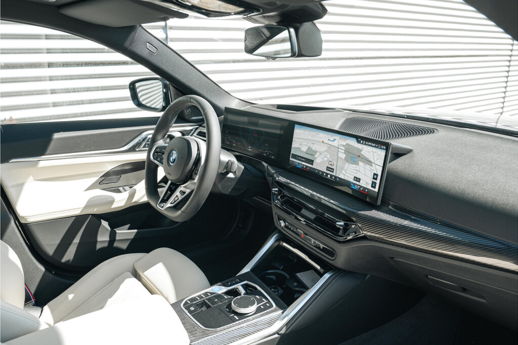 BMW i4 12