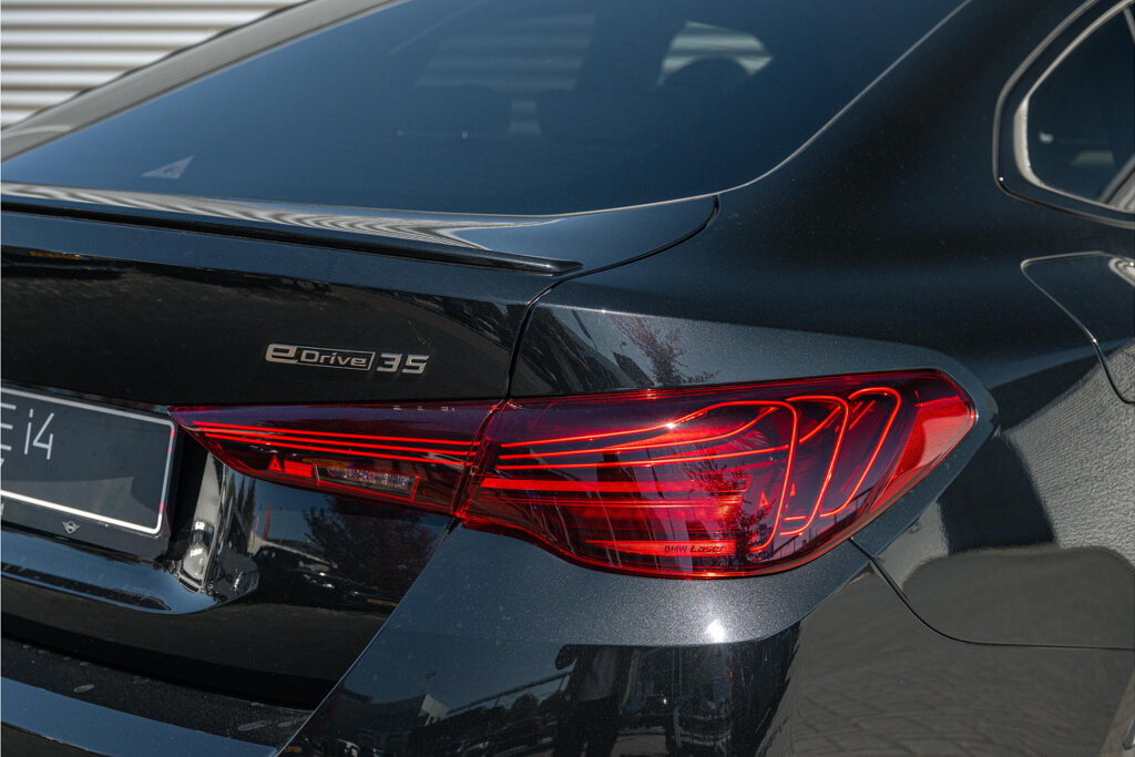 BMW i4 13