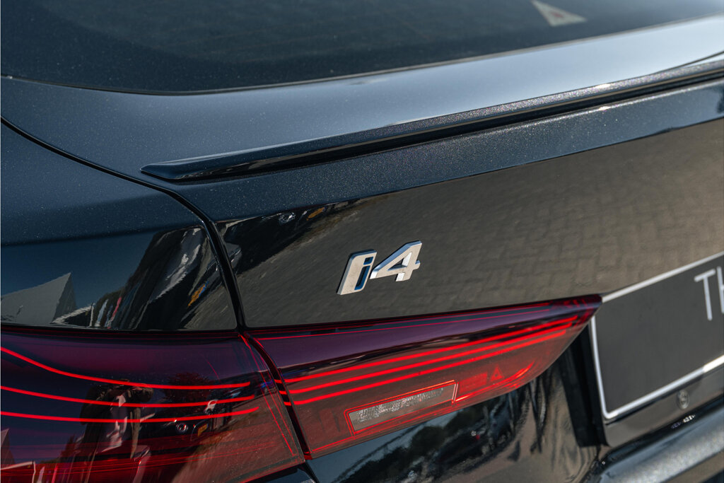 BMW i4 15