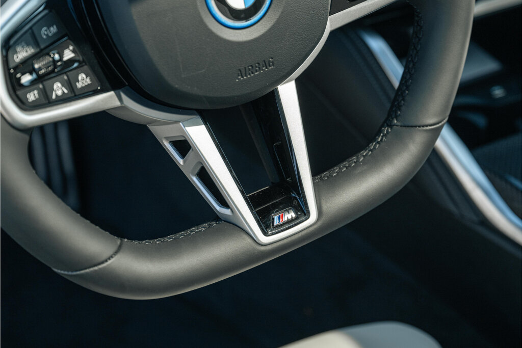 BMW i4 31