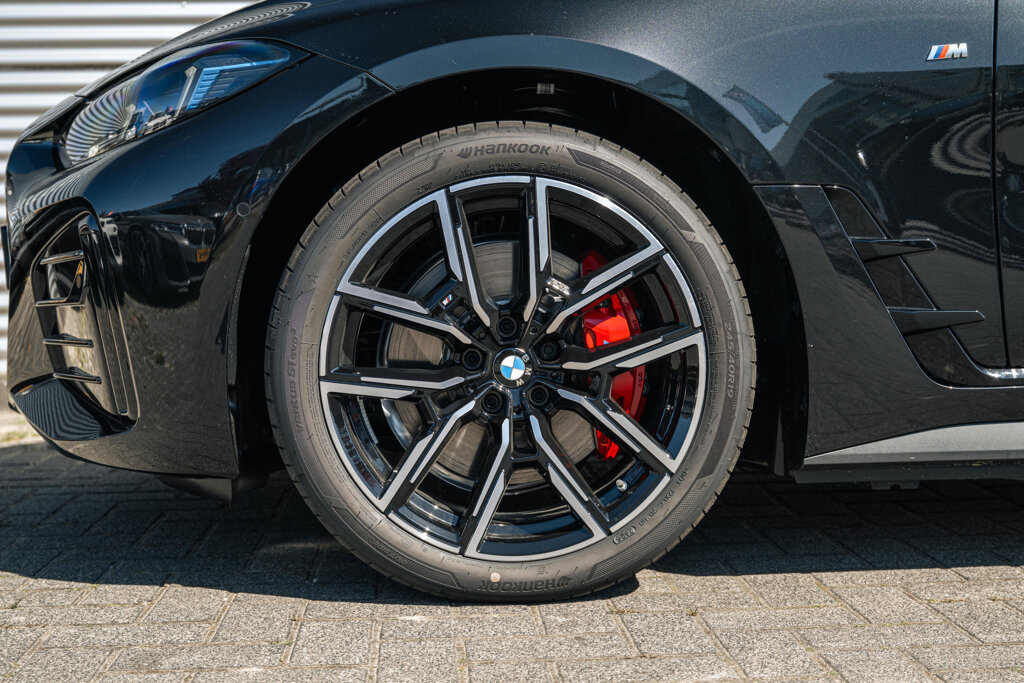 BMW i4 38