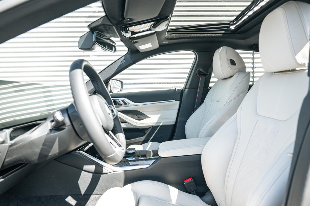 BMW i4 39